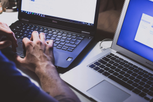 https://unsplash.com/de/fotos/I_pOqP6kCOI Cyber Security in Unternehmen
